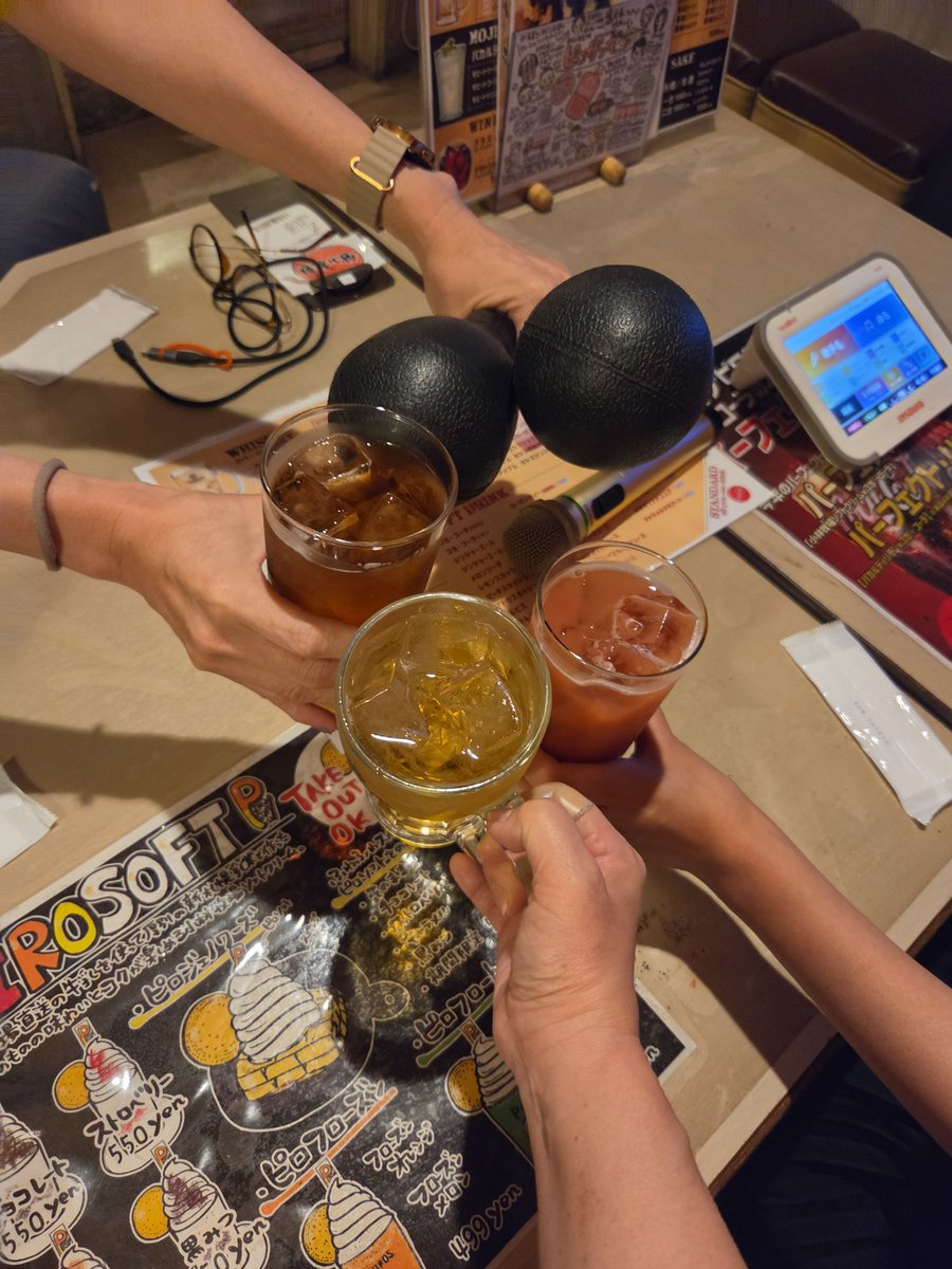 wing_s0801's tweet photo. 今日はいつメンと男闘呼組デビュー３８周年をお祝いしての飲み🍺

イケオジ四銃士様♥️
おめでとうぉ💕💕💕💕

 #男闘呼組デビュー38周年 https://t.co/UxrgGAJdIw