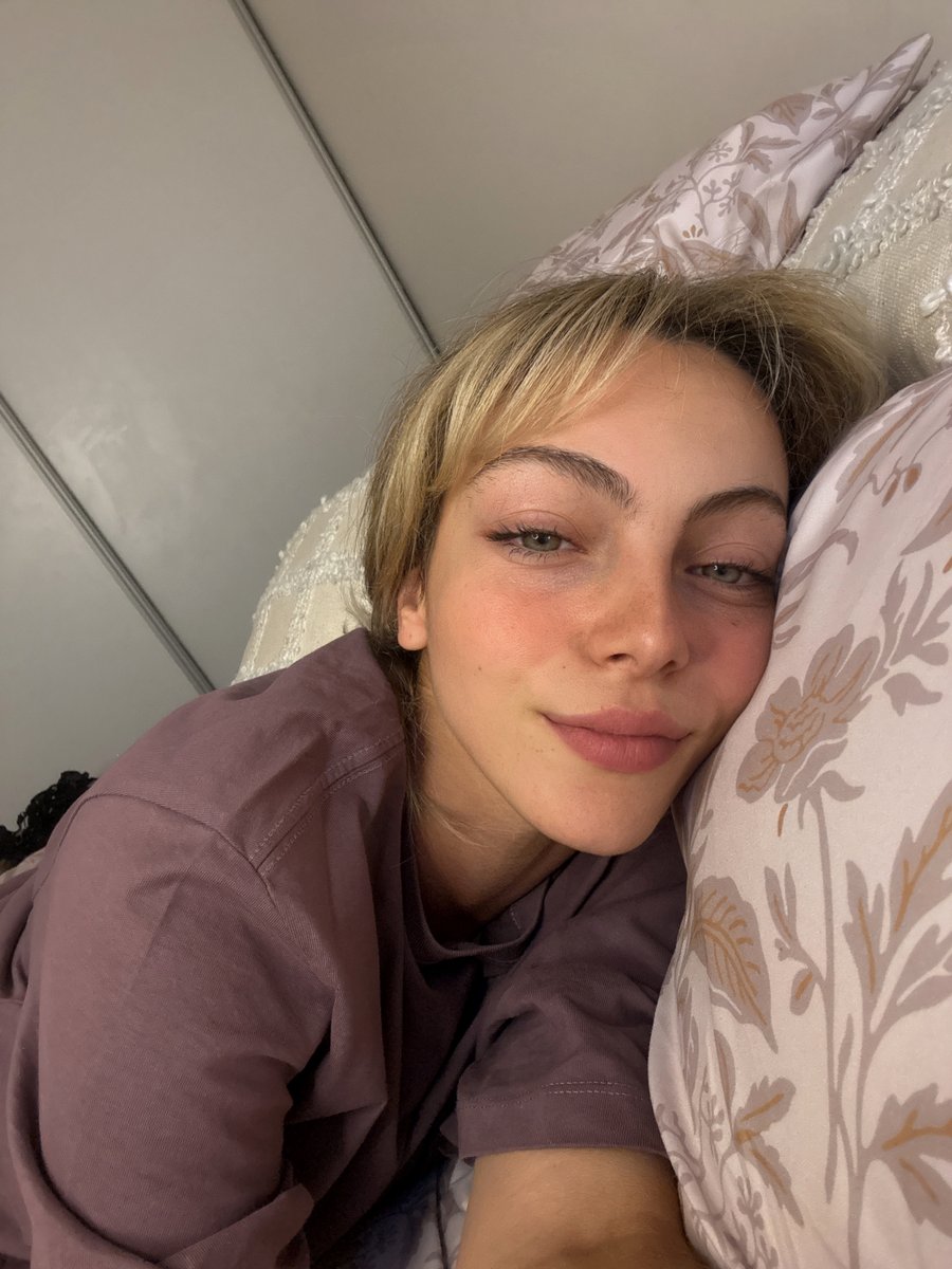 annaharperxs's tweet photo. 3. did i overthink this photo or is it fine? https://t.co/muAn5esNwL