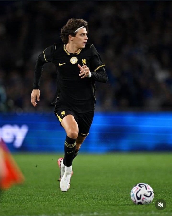Blessed7a's tweet photo. I know my left back is guaranteed today. https://t.co/w1XtrHte3Z