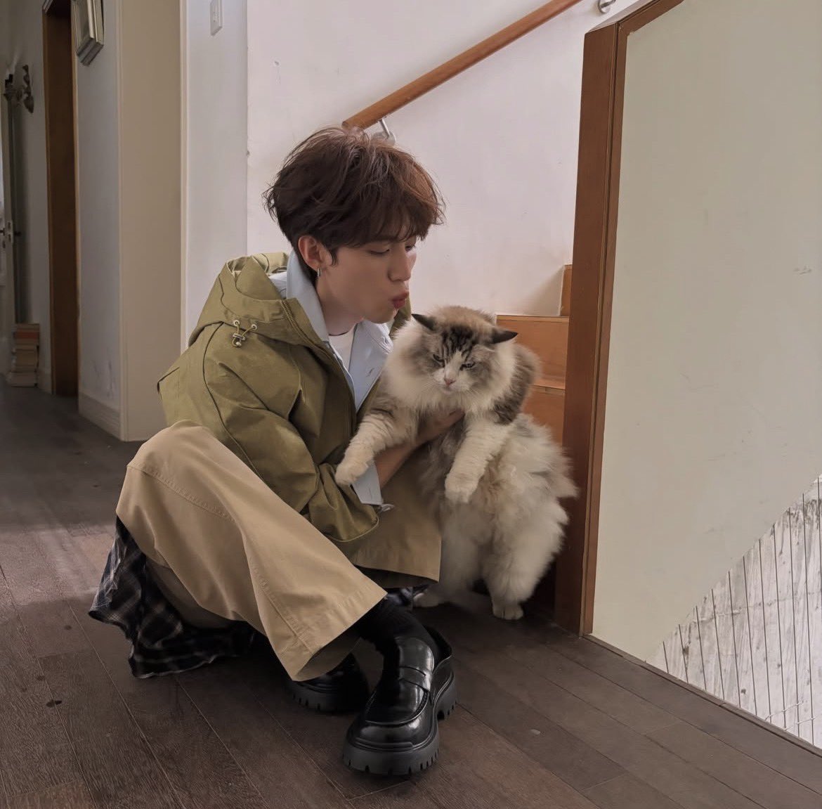 zhouyiran_thai's tweet photo. [📸] 260824 | ZhouYiran IG Update

คู่หูในวันทำงาน 🐱

🔗 https://t.co/enF2kDdzTf

#Zhouyiran #โจวอี้หราน #周翊然 https://t.co/qAFdo3a8qZ