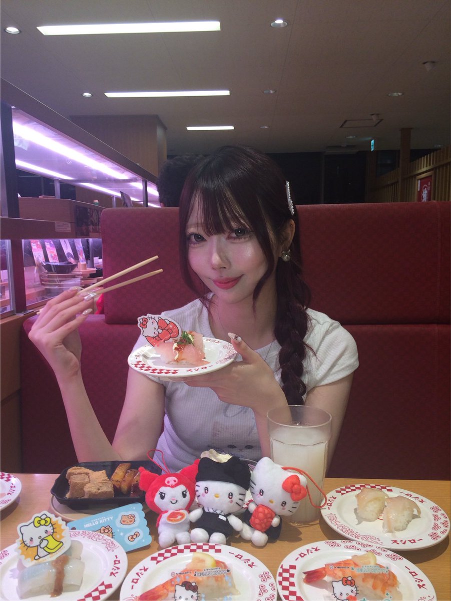 rea07chi's tweet photo. キティちゃんコラ���いけた^>~<^🎀 https://t.co/h4ePLUT4Gc