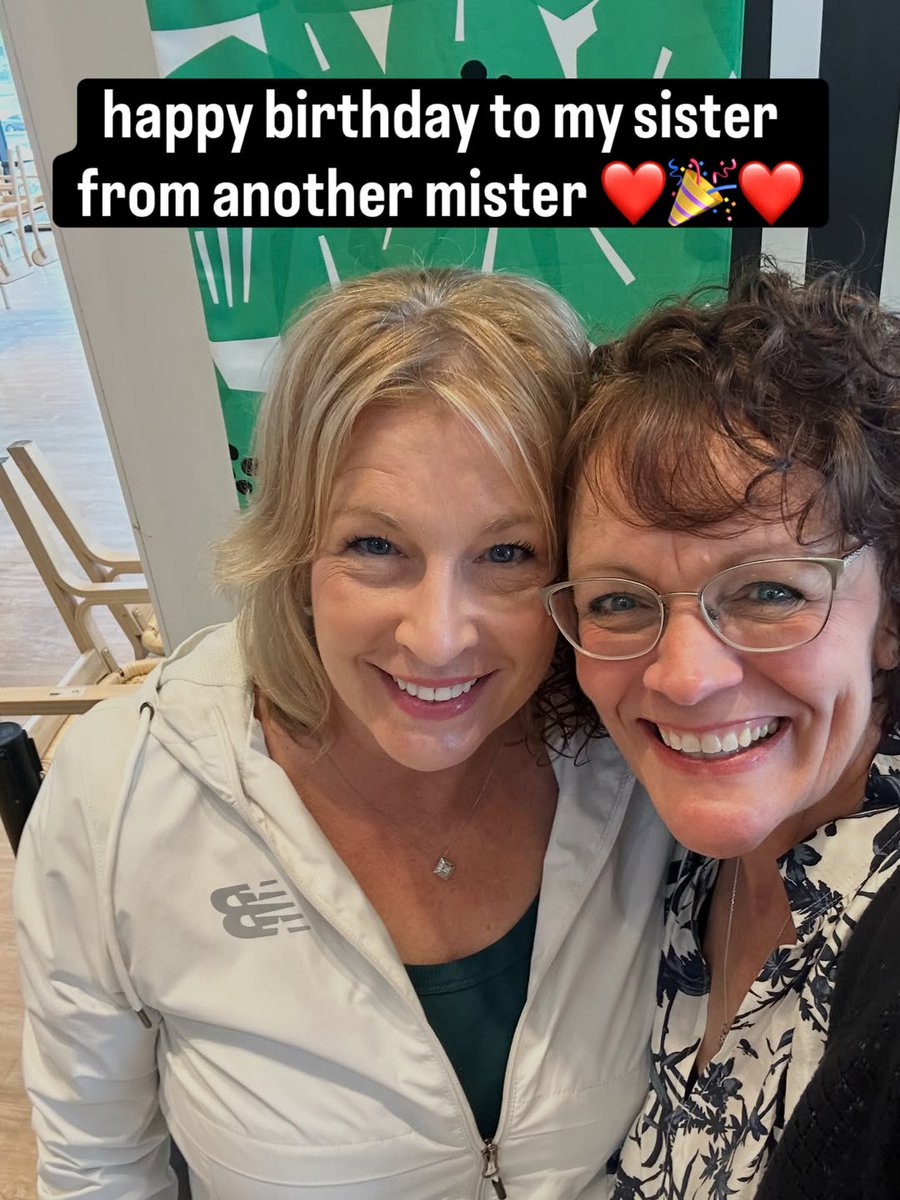 kingalbert8925's tweet photo. Happy birthday, Dar! Your mid-50s look great on you! Love you, sis! https://t.co/XLpP1wZ9px