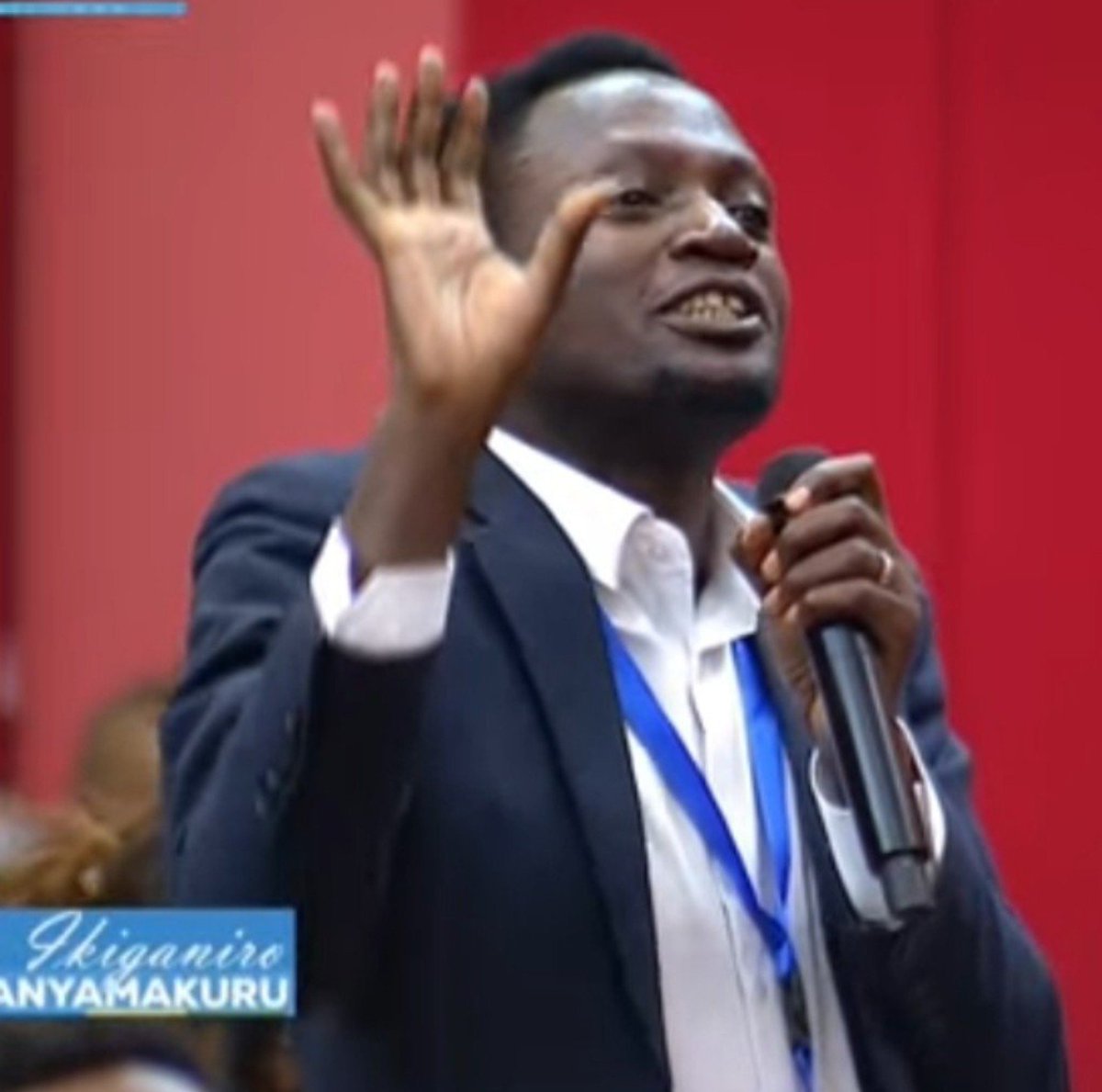 ClaudeKarangwa's tweet photo. Mpagurutse ngirango nkemure iki kibazo😂😭 https://t.co/P1tY4R4KuE