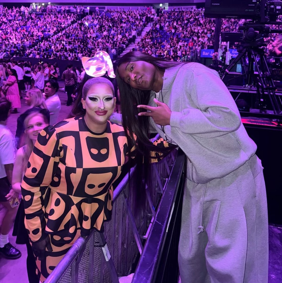 buffys's tweet photo. ariana grindr at the eternal sunshine tour https://t.co/Eubnb331L9