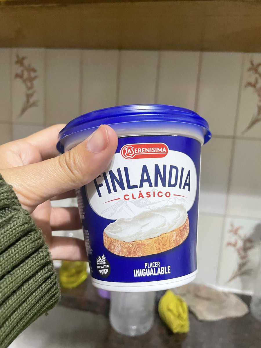 fiorelladalma's tweet photo. @laserenisima el queso Finlandia vino en mal estado:( https://t.co/K8cwiRF1l6
