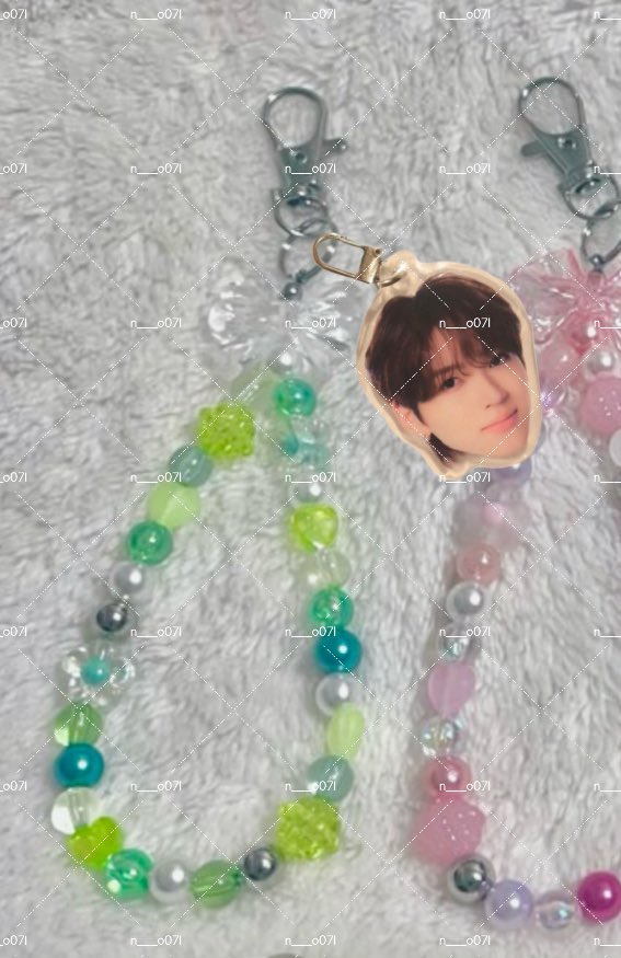 n___o07l's tweet photo. 女の子のアイドルに前プレゼントであげたこれが顔面アクキーに合うんじゃねえかと思ってリーダーのお顔を借りた結果(2枚目)
え、超可愛いじゃん
土日で早速作ろうと思う🧡💭 https://t.co/ZFRwe2sXqv