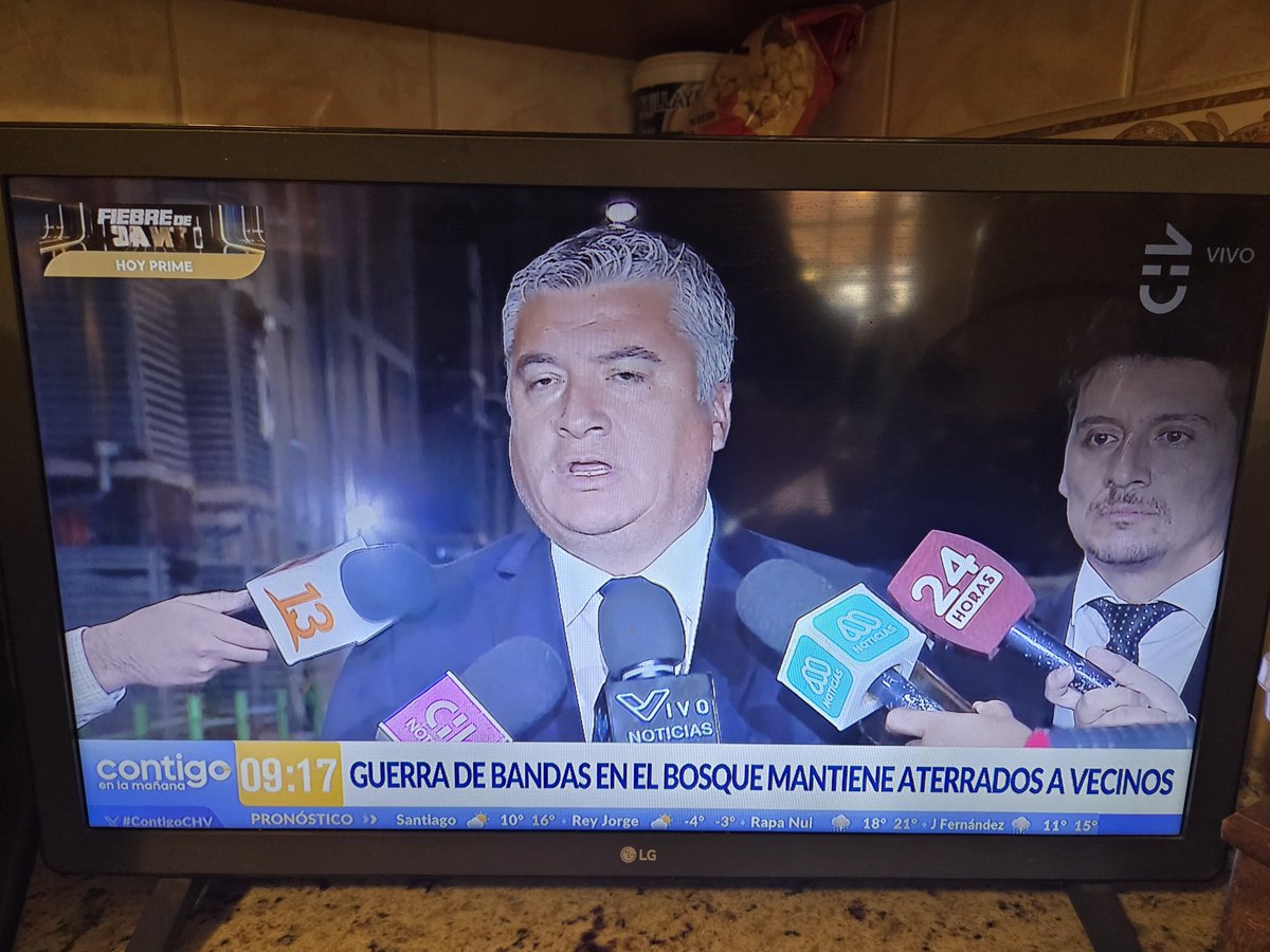 RoberMall2's tweet photo. @martinarrau ARRAU PURO HOCICO SIGUE LA DELINCUENCIA EN CHILE Y LAS BALACERAS POR DONDE QUIER Y MUERTOS PARA QUE TE DIGO Y ESTE INFAME SIGUE CON SU TONGO. DISFRUTEN LO VOTADO. UN GOBIERNO DE DELINCUENTES A CARGO DE CHILE.
#MesaCentral #ContigoCHV
#MuchoGustoMega #NoMasUDI #TuDia13 https://t.co/ChtdX97fFH