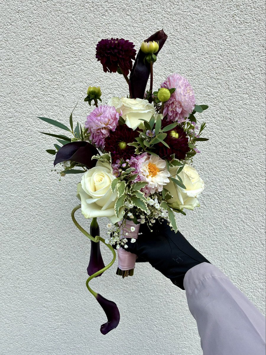 svbrwnd's tweet photo. Bouquets marié du week end 🦋🌸 https://t.co/Cqip05gnys