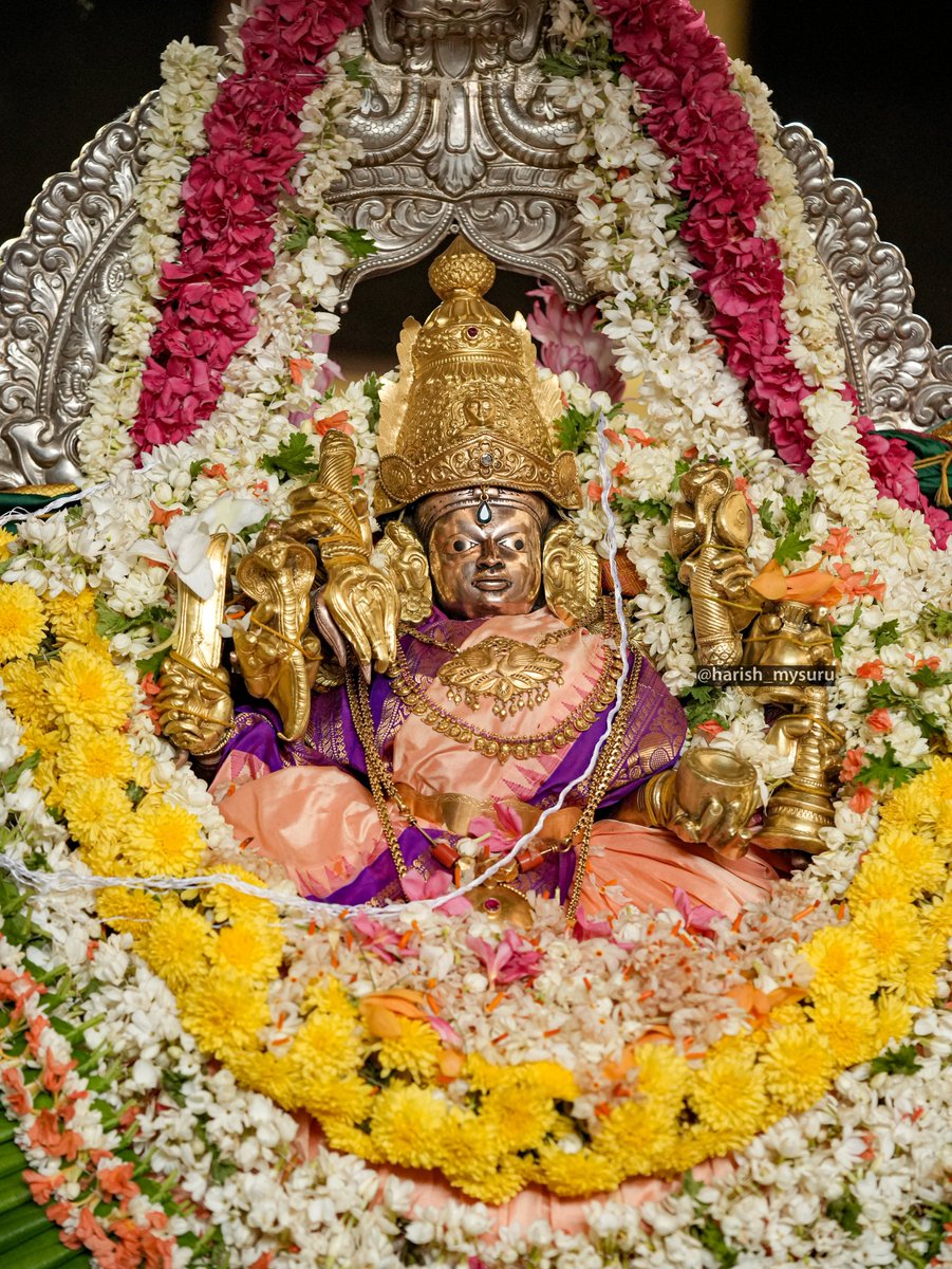 ArunAru391994's tweet photo. ನಿಮ್ಮ ಕಠಿಣ ಪರಿಶ್ರಮದಿಂದ ಸಿಗುವ ಯಶಸ್ಸು ಎಲ್ಲರಿಗೂ ನಿಮ್ಮ ಸಾಮರ್ಥ್ಯವನ್ನು ತೋರಿಸುತ್ತದೆ..!!

ತಾಯಿ ಚಾಮುಂಡೇಶ್ವರಿ ಅಮ್ಮನವರು ಎಲ್ಲರಿಗೂ ಒಳ್ಳೆದು ಮಾಡಲಿ ❤️🙏 
#ಕೆಂಡಸಂಪಿಗೆ 💛❤️ https://t.co/PxxiKomqqZ