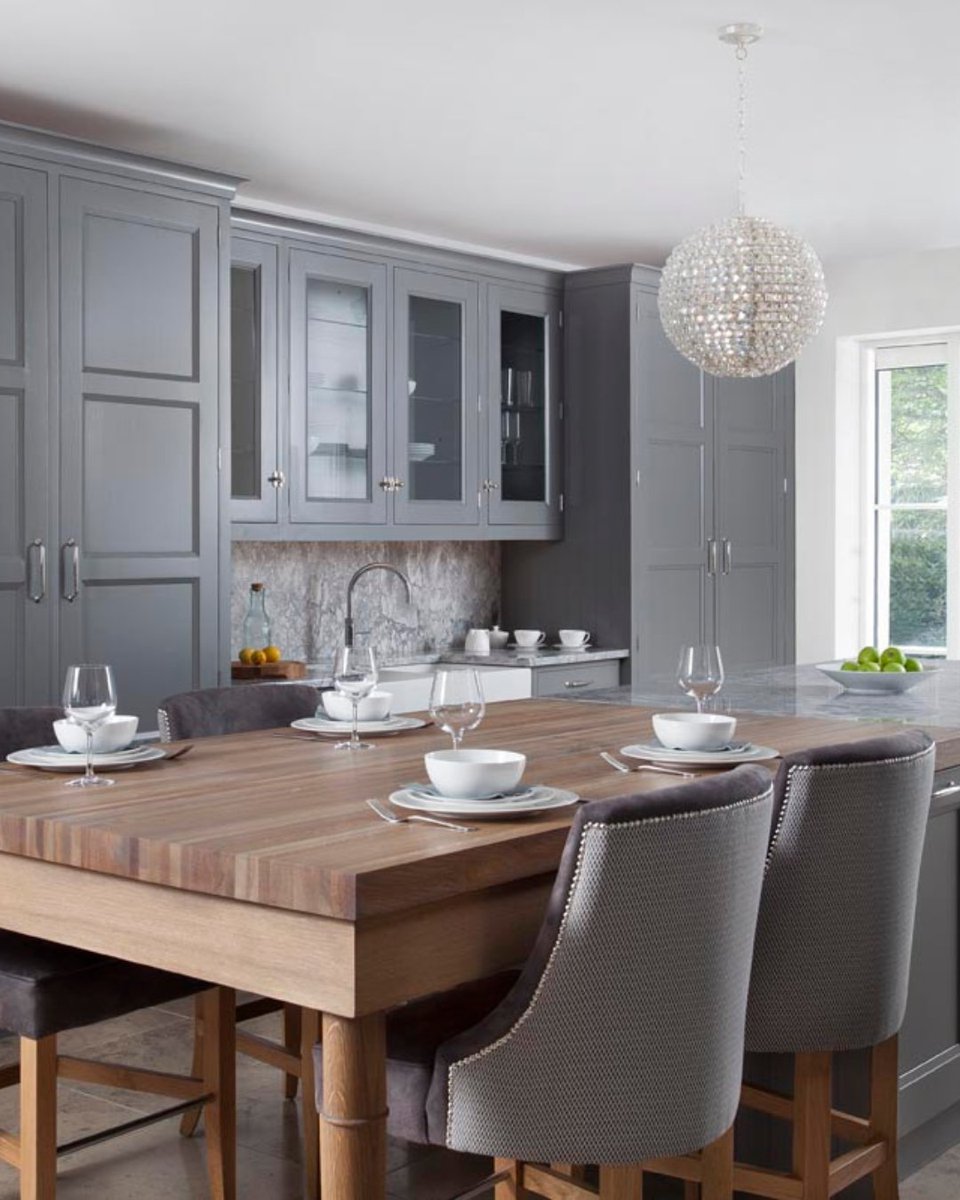 Interior360L's tweet photo. Timeless design, crafted to last.
Traditional in-frame cabinetry, elegant curved details and natural stone surfaces combine to create a kitchen that's both beautiful and highly practical.
#KitchenDesign #ClassicKitchen #Interior360 https://t.co/0sR6JzkCy7