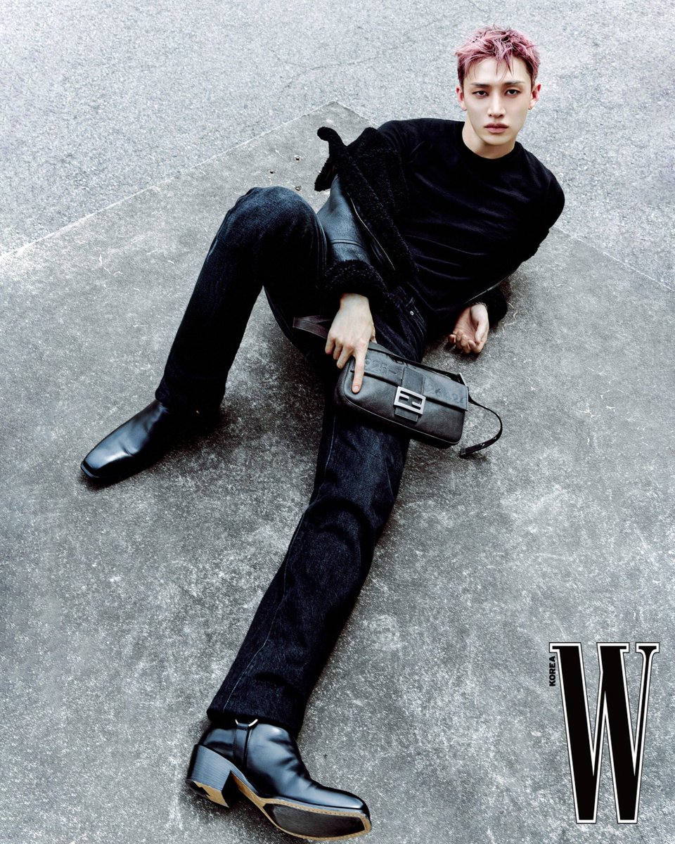 beyondyasmin's tweet photo. THIS IS THEEEE BANG CHAN X FENDI PHOTO https://t.co/dFmkiKz3p4
