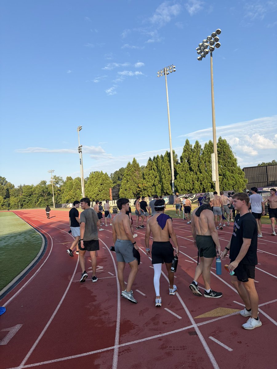 UMoTownBaseball's tweet photo. And we’re off! Great start to the fall! 25 guys passed! 😤

@reid_gongwer leads way with an 8:49 https://t.co/03fOPzGm3T