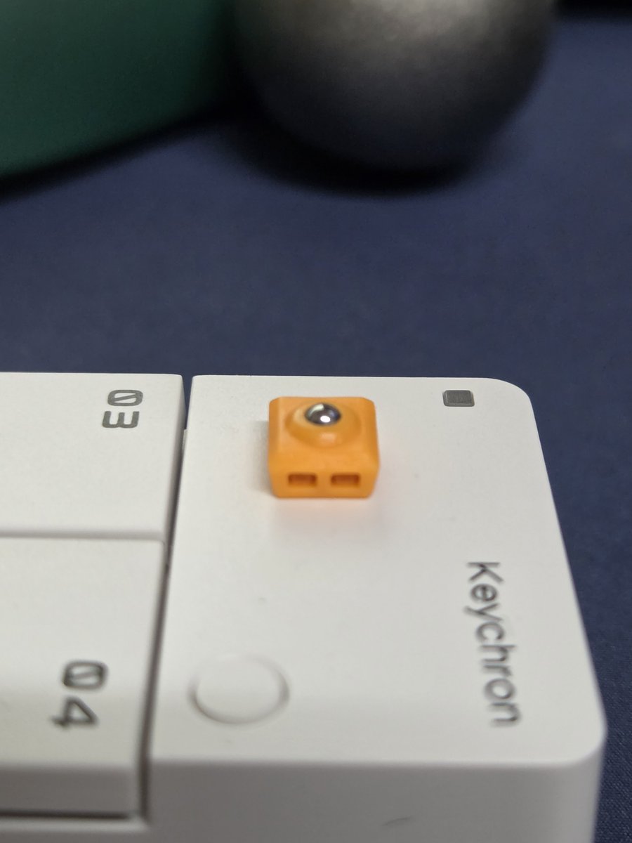 kazuzya's tweet photo. IST PROにベアリングからボールローラーに換装して見た。取り付け方法は2枚目の2つ穴があるところ爪に引っ掛ける感じ
ベアリングに比べ音がシャーシャー鳴らなくていいね https://t.co/kccZIyvIn0