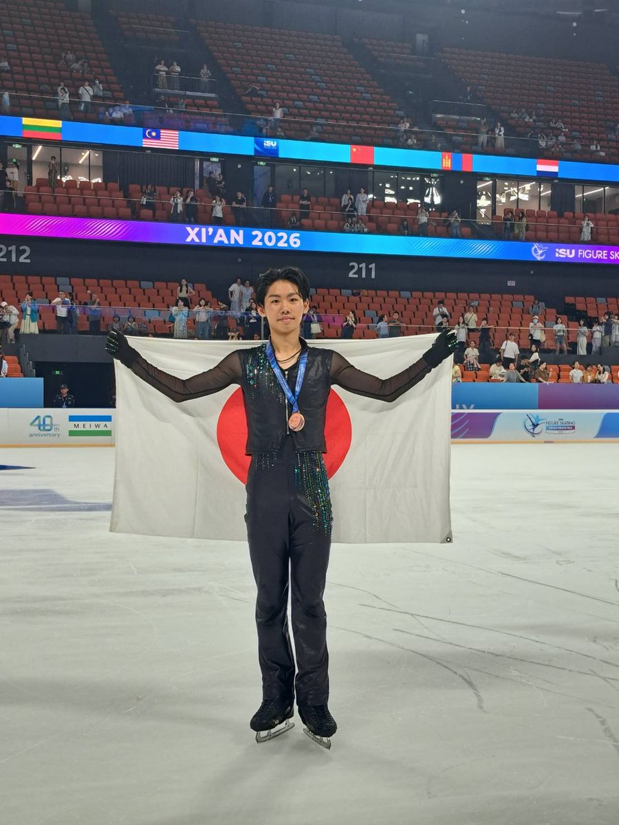 daiyato_janpu's tweet photo. ジュニアグランプリ中国大会応援ありがとうございました！国際大会で良い演技を揃えて表彰台にあがることができ、とても嬉しいです！そして隼士をはじめチームジャパンのみんなのおかげで頑張れました！次の大会も頑張ります💪 https://t.co/9apmBS2muq