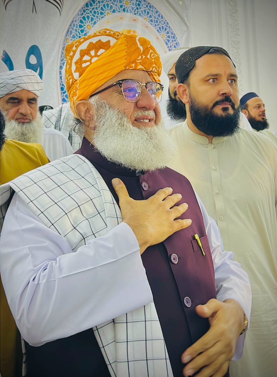 HyderiAsadullah's tweet photo. پاکستان کی مضبوط دفاعی قوت کے قائل ہیں، لیکن سیاست میں فوجی مداخلت کو مسترد کرتے ہیں۔ دفاعی اداروں کا مضبوط ہونا ضروری ہے، مگر سیاسی معاملات میں مداخلت کسی صورت قابلِ قبول نہیں۔
#رہبر_ملت_مولانا
#ہم_فرعونیت_کے_منکر
#ملک_عوام_کا_ہے
#تنخواہ_دار_مالک
#بدامنی_کا_حساب_دو https://t.co/KA0CISBLGB