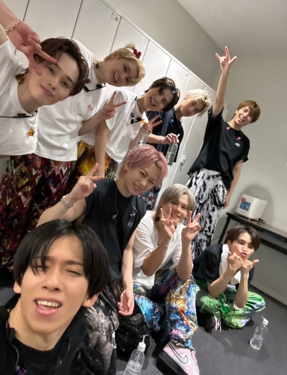 miri__311bt's tweet photo. ここ最近のTLの雰囲気が嫌すぎるのでわちゃわちゃ超特急でも見て癒されようねみんな https://t.co/9SMwuSlpH9
