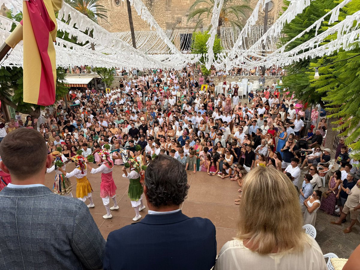 PPdeMallorca's tweet photo. 💙 Montuïri celebra el seu dia gran en honor a Sant Bartomeu!

Avui hem compartit amb els montuïrers i montuïreres la solemne eucaristia i una de les tradicions més arrelades del municipi: el ball del Mercançó dels Cossiers.

Una jornada per celebrar les nostres arrels i mantenir ben vives les tradicions que fan únics els nostres pobles.

Molts d’anys, Montuïri! Visca Sant Bartomeu!