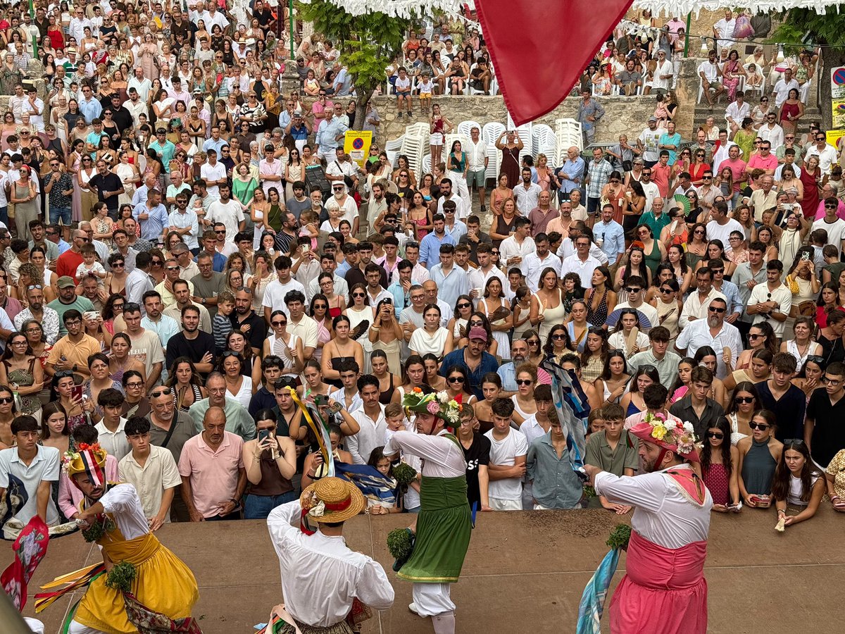 PPdeMallorca's tweet photo. 💙 Montuïri celebra el seu dia gran en honor a Sant Bartomeu!

Avui hem compartit amb els montuïrers i montuïreres la solemne eucaristia i una de les tradicions més arrelades del municipi: el ball del Mercançó dels Cossiers.

Una jornada per celebrar les nostres arrels i mantenir ben vives les tradicions que fan únics els nostres pobles.

Molts d’anys, Montuïri! Visca Sant Bartomeu!