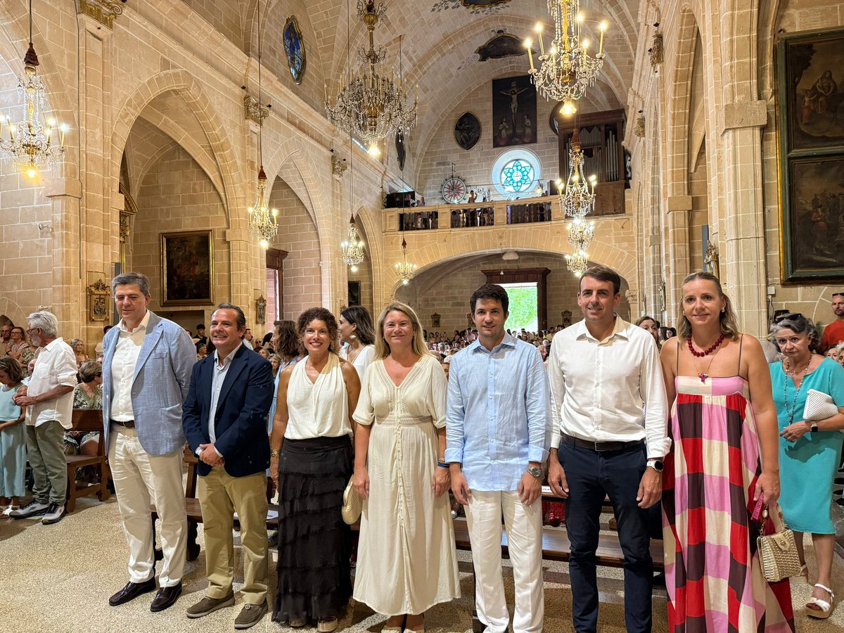 PPdeMallorca's tweet photo. 💙 Montuïri celebra el seu dia gran en honor a Sant Bartomeu!

Avui hem compartit amb els montuïrers i montuïreres la solemne eucaristia i una de les tradicions més arrelades del municipi: el ball del Mercançó dels Cossiers.

Una jornada per celebrar les nostres arrels i mantenir ben vives les tradicions que fan únics els nostres pobles.

Molts d’anys, Montuïri! Visca Sant Bartomeu!