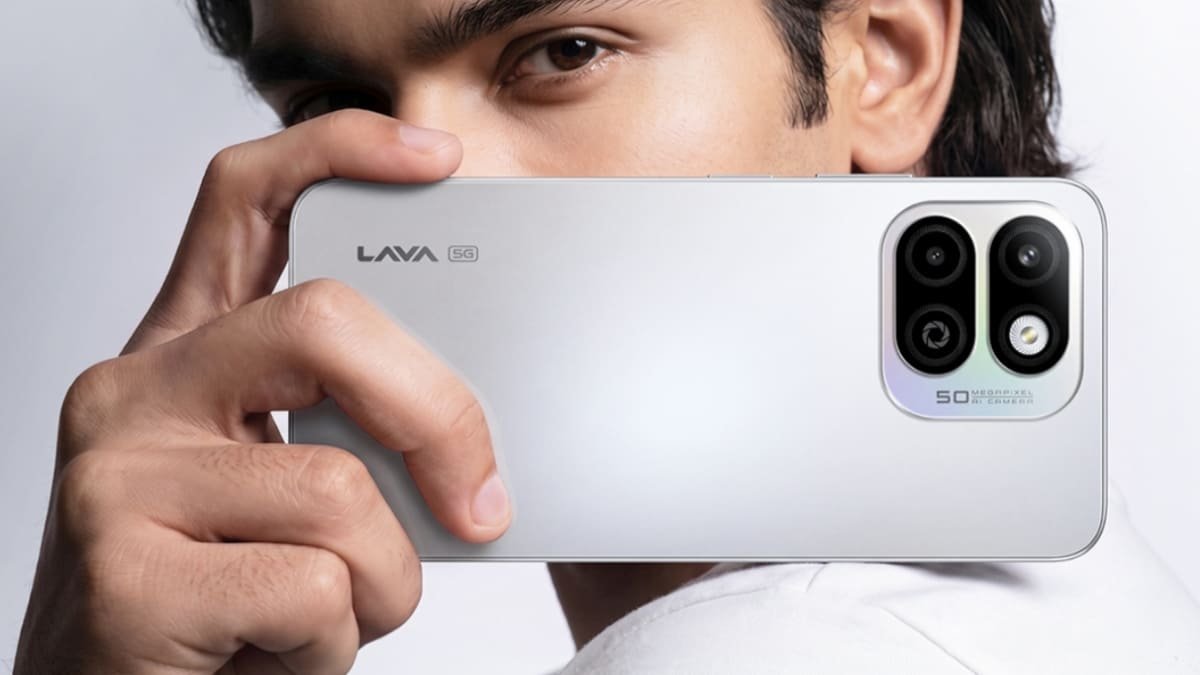 KPG_NEWS's tweet photo. Lava Virat V1 Pro 5G भारत में लॉन्च! 🔥

6000mAh बैटरी + 120Hz डिस्प्ले + 50MP कैमरा
बैंक ऑफर में सिर्फ ₹13,999! 

सेल 31 अगस्त से Flipkart पर. पूरी डिटेल यहाँ 👇
https://t.co/NHiFfPHRwk

#LavaViratV1Pro #5GSmartphone #kpgtechnews https://t.co/S0eKQTJoUA