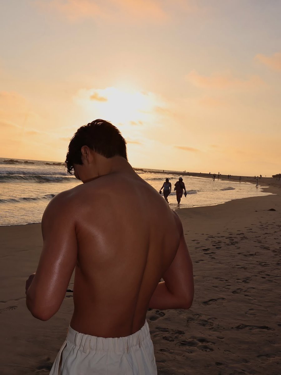 saniranghae's tweet photo. been thinking about san's back pics all day... i need to put myself in a timeout https://t.co/2Kq6mL0QpE