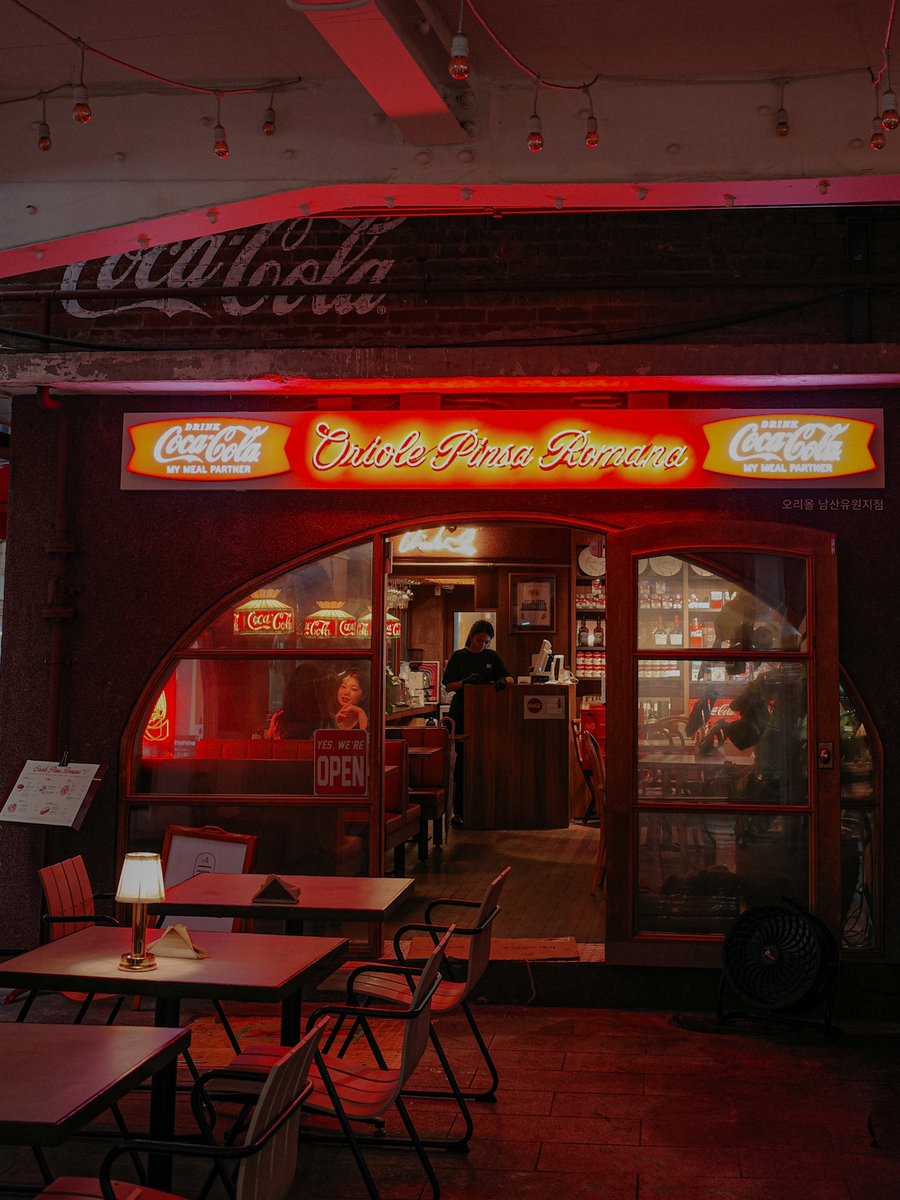 masonview_x's tweet photo. Haebangchon's alleys after the rain, glowing in red light.

📷 Ricoh GR4
📍 Haebangchon, Itaewon, Seoul

#ricohgr #grsnaps #seoul #Itaewon #Haebangchon #streetsnaps #korea #seoulkorea #retro #cityscape https://t.co/w2caf9BoCV