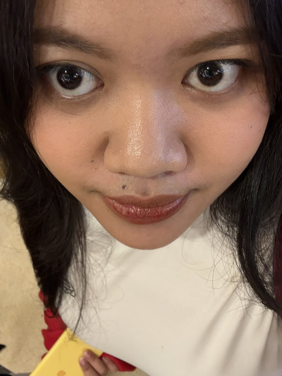 fkwillove's tweet photo. me n p’phop with our close up selfie 😳

#tiaselcaday https://t.co/ax9sKcXBpj