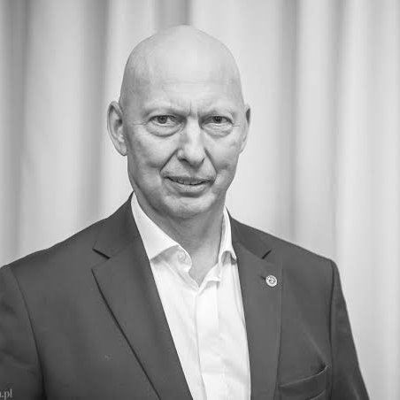 AdamPietrowsky's tweet photo. Nie żyje niejaki Mirosław Różański. Wielka szkoda. Bo w wolnej Polsce powinien stanąć przed sądem za działalność na szkodę kraju, kontakty z wojskowym wywiadem rosyjskim i za słowa, że nie warto bronić Polski. I tym samym resztę życia spędzić w więzieniu. https://t.co/iZNMJG5702