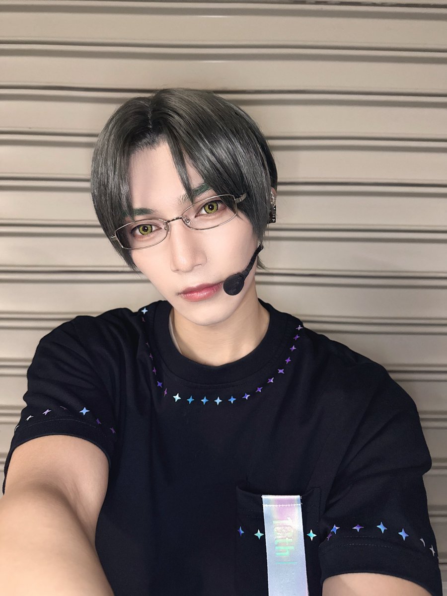 hiroki_kajita's tweet photo. 明日20:00〜　⚡️FC配信🎙️をします！

そして、直前の
19:30〜　✨インスタライブ✨もします！！

あんステ、ぼくプリの思い出トークをします！

ロスを吹き飛ばせ〜🪽
https://t.co/Y6otuPwBvG https://t.co/MUaN6nn3Hw