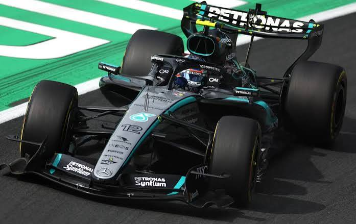 TheCentralf1's tweet photo. ¿SIGUE SIENDO MERCEDES EL MEJOR COCHE?

Antonelli: “¡Ya no somos el coche más rápido! Probablemente tengamos el segundo o tercer coche”.

Wolff: “Estamos con el agua al cuello por el límite presupuestario. No podemos evolucionar cada dos o tres carreras”.

#F1 https://t.co/1lz5EgF9ri