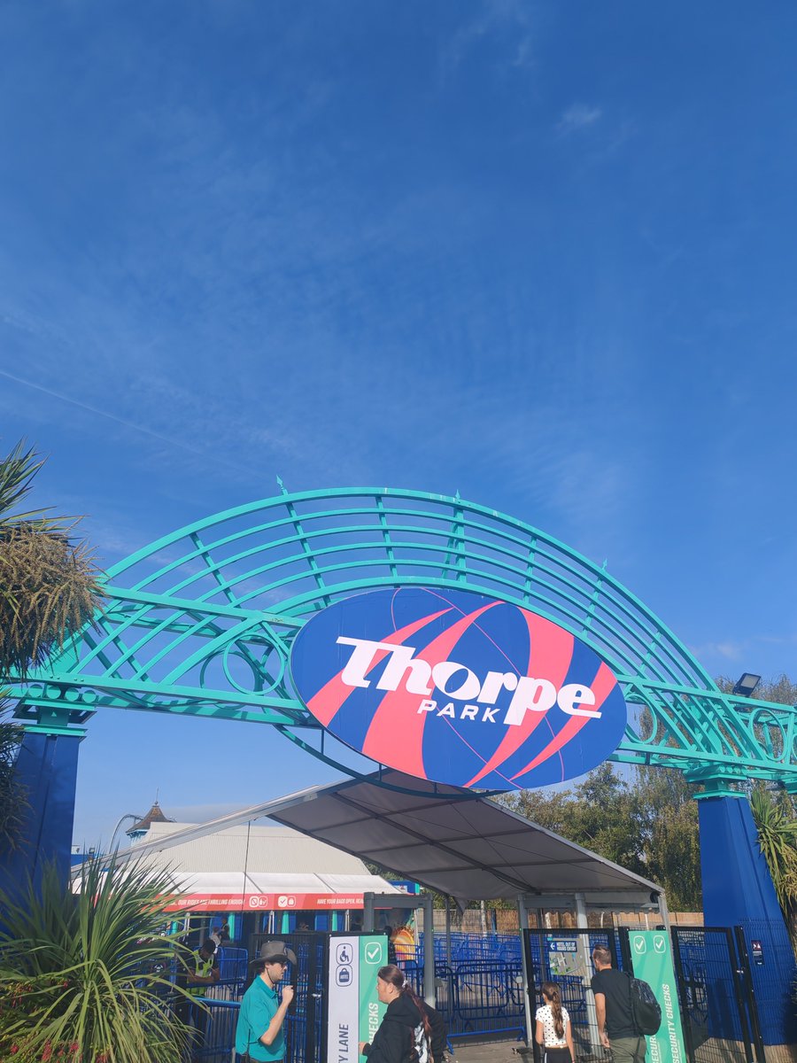 Rich3083's tweet photo. Day out at thorpe park https://t.co/biIbYB07aM