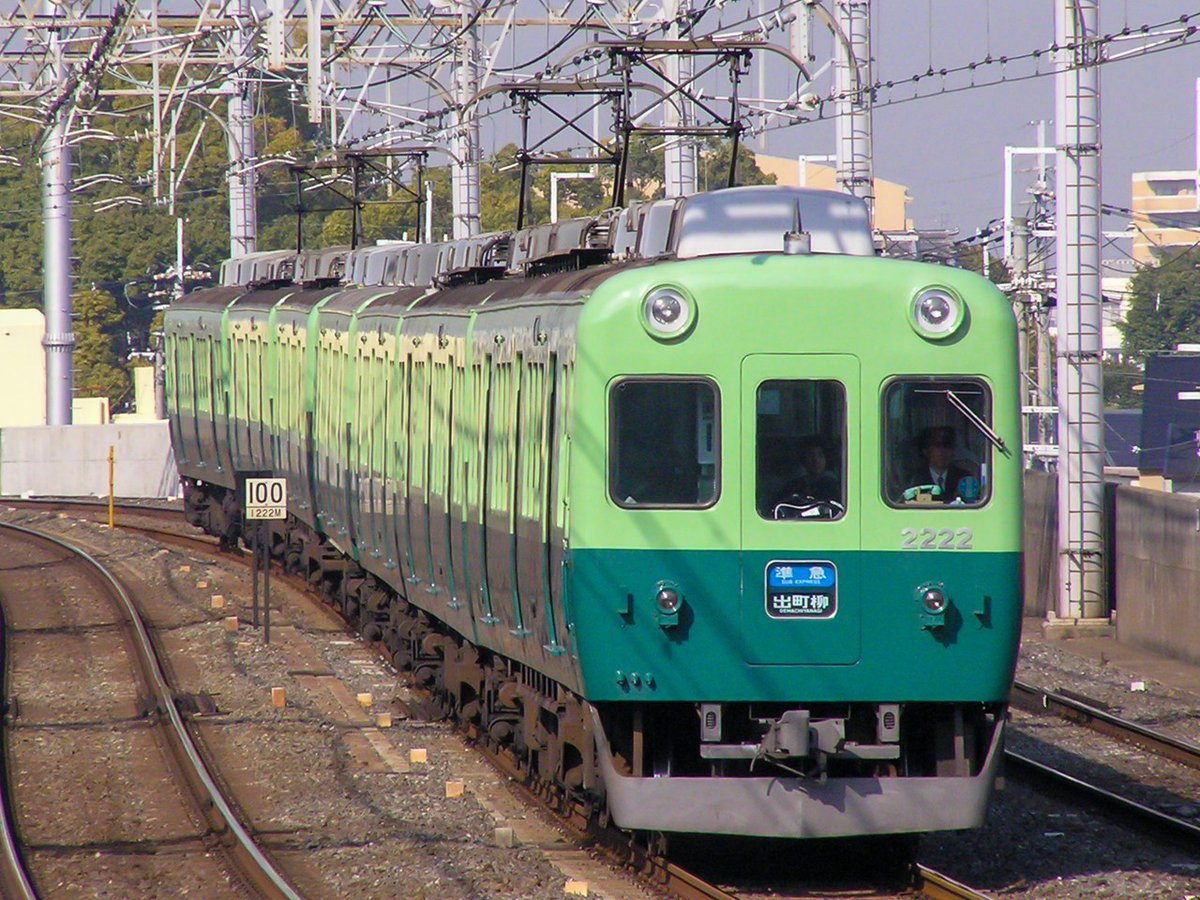 namenige66's tweet photo. 2200系のネタって2218-2829以外だと初期更新3本と2221-2270ぐらいで、その他の2200って撮りミスってもダメージがないぐらいの感覚だった　だからこそ本当に普通（でもないけども）の2216が最後にツートンになってくれたのがちょっと嬉しかった https://t.co/16cLSbkwHc