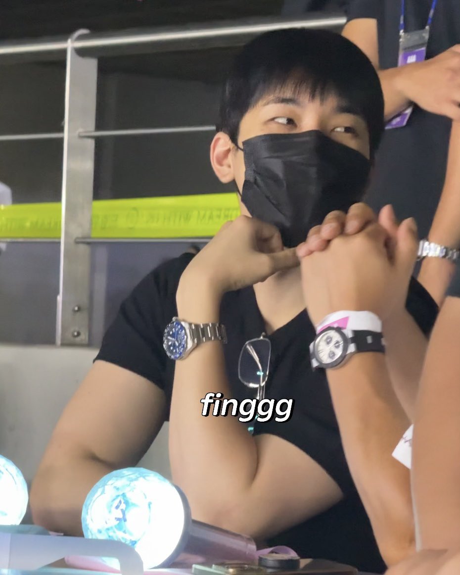 wonnnwoo's tweet photo. Top 3 wonwoo concert goer outfit — wait i'll post pics https://t.co/rk9q7Sic6p https://t.co/vx2Oc7hUFf