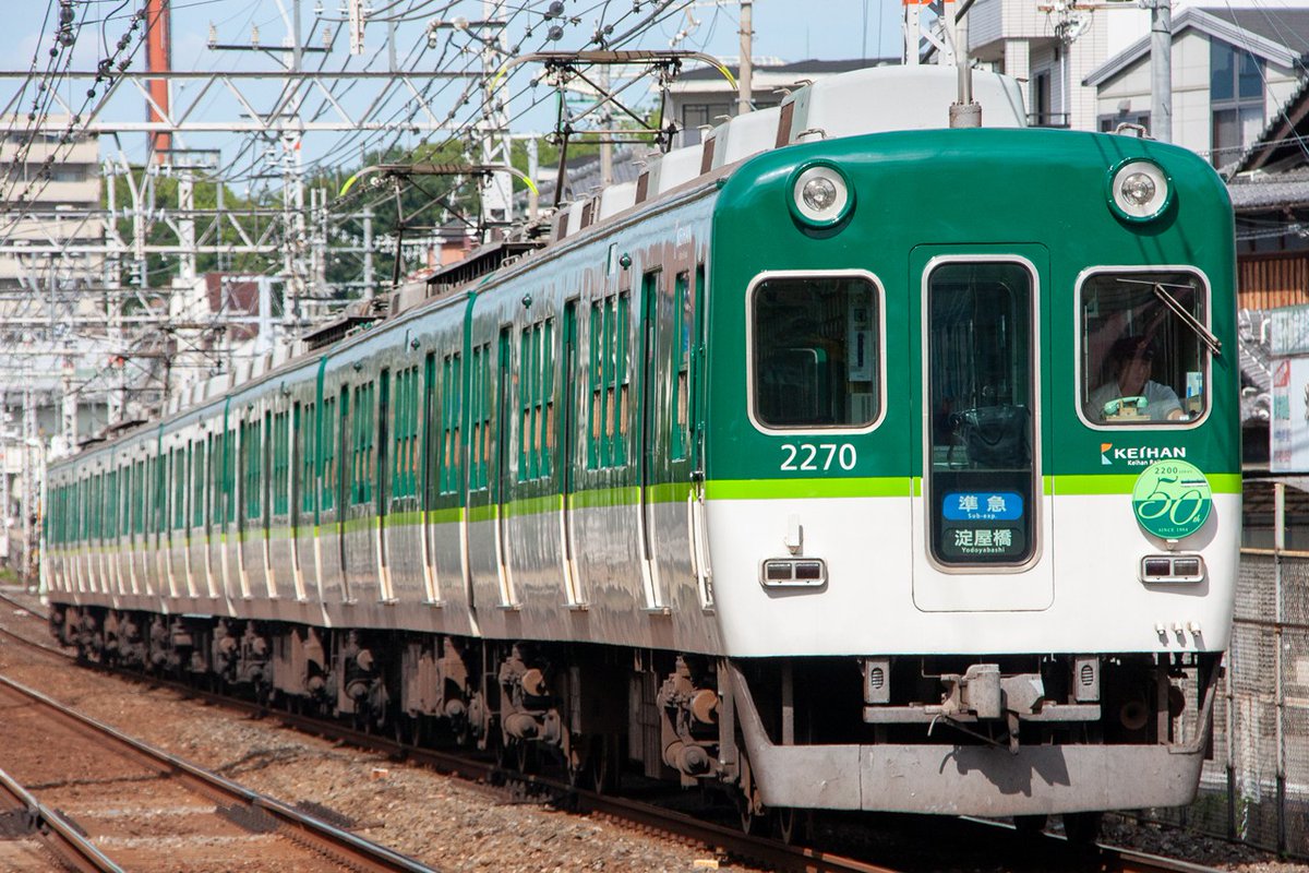 namenige66's tweet photo. 2200系のネタって2218-2829以外だと初期更新3本と2221-2270ぐらいで、その他の2200って撮りミスってもダメージがないぐらいの感覚だった　だからこそ本当に普通（でもないけども）の2216が最後にツートンになってくれたのがちょっと嬉しかった https://t.co/16cLSbkwHc