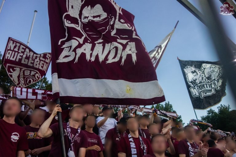FussballAssis's tweet photo. 14.08.2026 🇩🇪
Hertha BSC ll - BFC Dynamo
@fussballassis
Zusendungen an:
INSTAGRAM PN
fussballassis@gmail.com
#bscbfc #ultras #bandainvicta #ultrasworld #berlin https://t.co/WnoL1spSxC