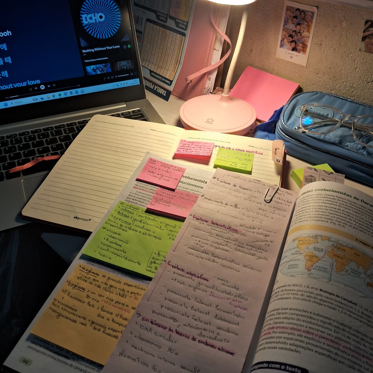 mnijkstudy's tweet photo. mais um dia estudando e rezando pra q esse seja o meu último ano https://t.co/GsEIO4dDgc