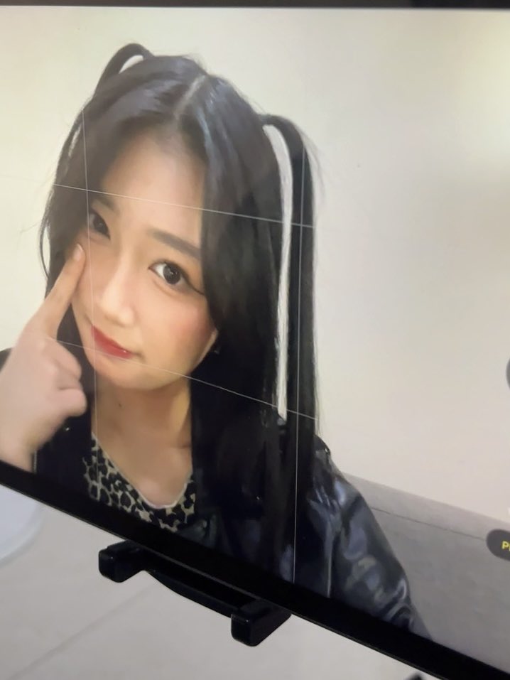 Levi_JKT48's tweet photo. TERIMA KASIII VC HARI INIII!! jangan lupa #LevReport nyaaaa~
seneng bangett banyak temen-temen baru hari inii, banyakk jugaa ciwi-ciwii dan temen-temen dari malaysia jugaaa!! maacii yaa udah selalu seneng vc sama akuuu, aku juga seneng bangett bisa ngobrol sama kaliannn!! HARUS KETEMU LAGII BULAN DEPANN OKAAYY?? 🫶🏻🫶🏻🥺🥺
LOFYUUU GUYSSSS 💗💗💗