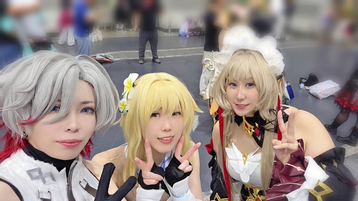 fuyu7ix's tweet photo. [コス]昨日のインテのー！！スペース一緒してくれたLionさんにいつも売り子で来てくれるユオンさんの2人に感謝～😭✨✨とても楽しかった！！！ https://t.co/0jIMhUBELa