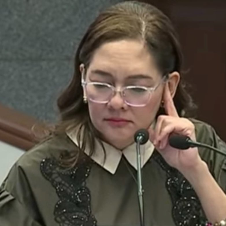 hontigatchfam's tweet photo. 🤨 RIS INIS 😠 to ☺️ RIS BUNGISNGIS 🥰 https://t.co/qmzoabbDCp