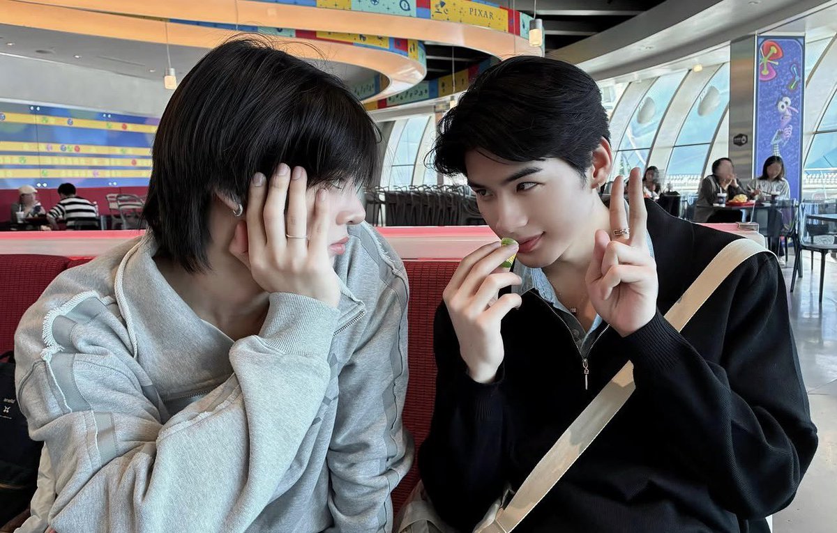 suaygf18's tweet photo. boyfriends https://t.co/qMWWXtAe0i