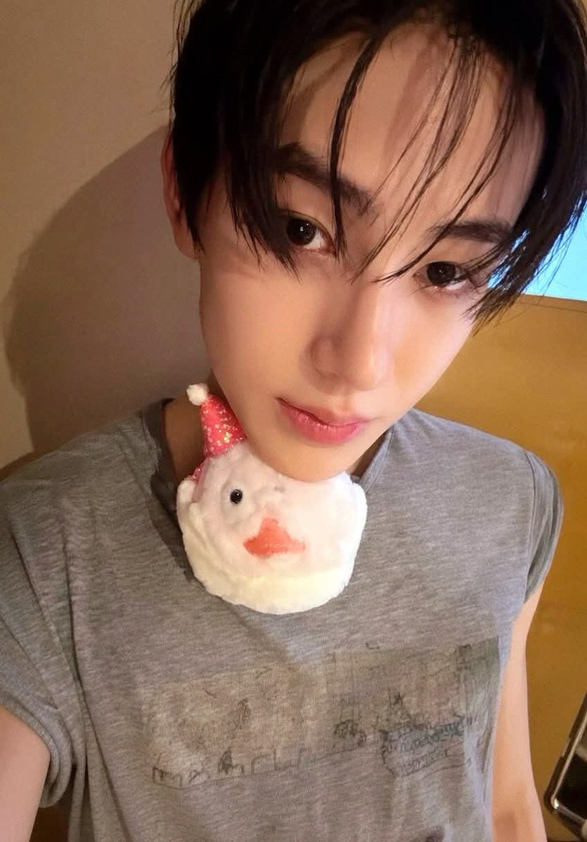 eomseaniee's tweet photo. boy why are you so pretty (ㅠ__ㅠ) https://t.co/MfGkXtsigG