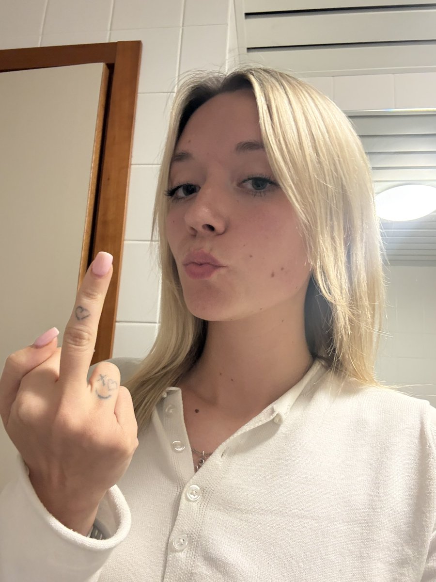 AshleyBloomx's tweet photo. Just for you my loser https://t.co/GJPUarOez0