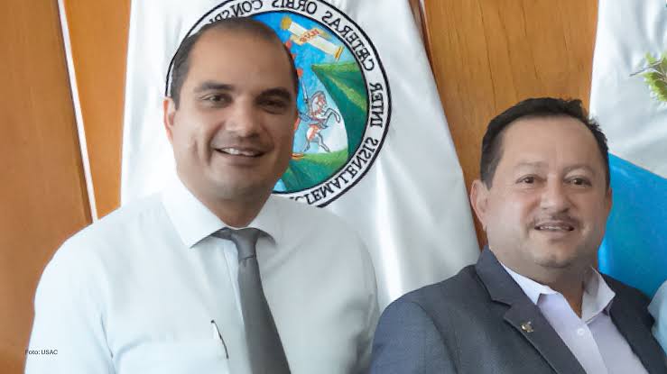 Ricigt1's tweet photo. 🚨⚠️ NUEVAS PIEZAS EN EL TABLERO UNIVERSITARIO

La Universidad Juan José Arévalo Bermejo, vinculada a Walter Mazariegos, designó a Luis Fernando Cordón Lucero como vicerrector y representante ante el Foro de Rectores.

🔎 Cordón Lucero fue secretario general de la USAC y es exesposo de Julia Rivera, magistrada de la CC.

⚠️ Un nuevo nombramiento que genera cuestionamientos sobre las conexiones y el poder que se mueven en el entorno universitario.

Fuente: @lahoragt
