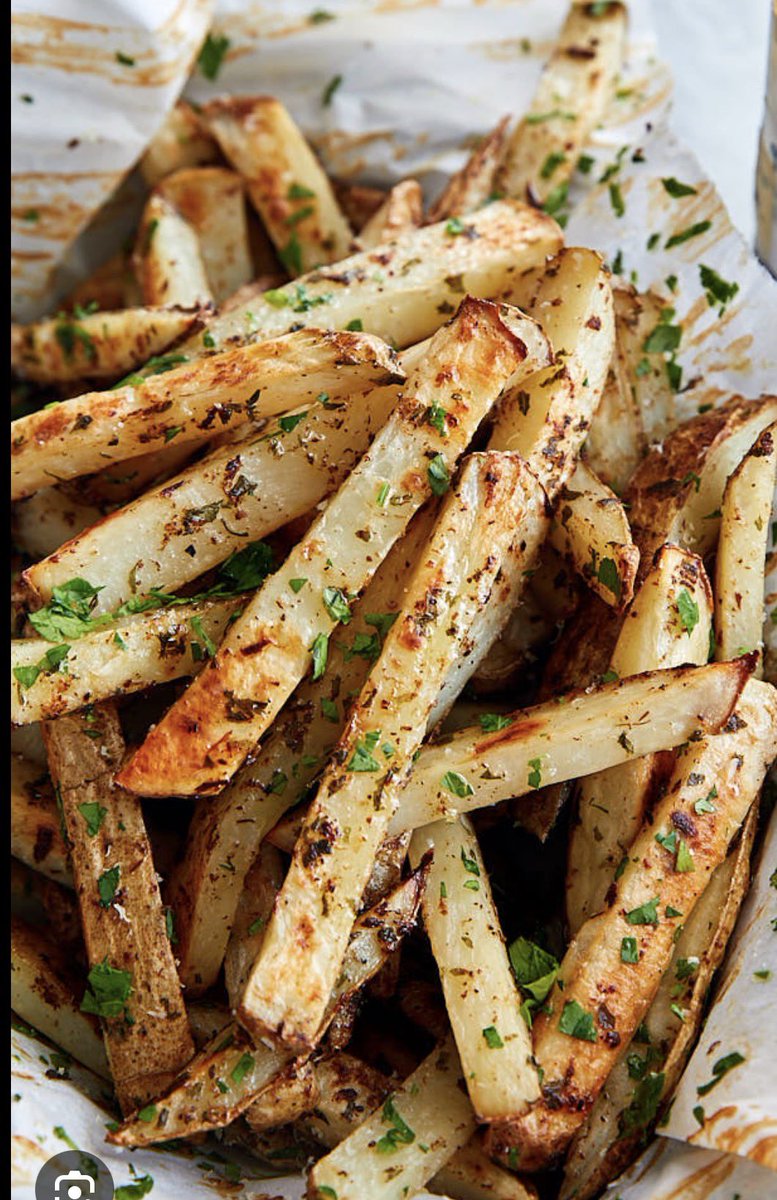 deschutes0's tweet photo. Resolved: Truffle fries are an abomination. 
(Like hazelnut coffee it was so ubiquitous that it became intolerable)

@canuckbohunk @EOB174 @BernardMentone @dianahenry @bob96259487927 @PattyAsulep @PrayerCrossing https://t.co/vQ3MYM6OE5