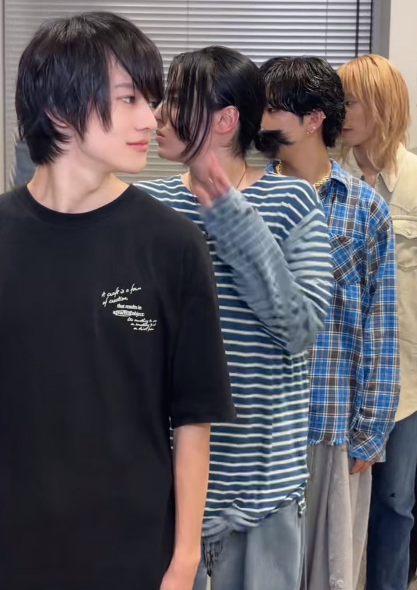 6wlmte's tweet photo. 横顔好きは全員好きと言っても過言では無いこのフェイスライン https://t.co/1Tn6Tgv6GE