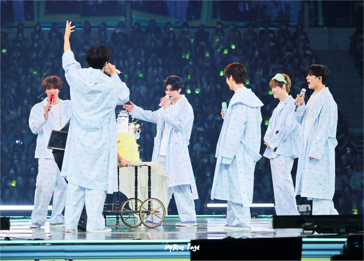 MyBluePage's tweet photo. 10년동안 같이 있어줘서 고마워 💚
진짜 10주년 너무 축하해 🥳

#10YearsFilledWithDream
#기다렸어_어서와_드림의_10주년 https://t.co/of5B3id5rn