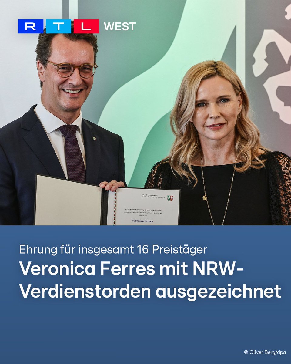 RTLWEST's tweet photo. Zum 80. Geburtstag von #NRW hat #Ministerpräsident Hendrik #Wüst (CDU) 16 Menschen mit dem #Landesverdienstorden ausgezeichnet. Zu den Geehrten gehören Schauspielerin #VeronicaFerres und der Ex-#SPD-Chef Franz #Müntefering. #Ferres wurde unter anderem für ihr gesellschaftliches Engagement und ihren Einsatz für #Frauenrechte sowie benachteiligte Kinder gewürdigt. Müntefering prägte über Jahrzehnte die #Politik in NRW und Deutschland und engagiert sich bis heute für soziale Themen. Auch Comic-Zeichner #RalfKönig und der frühere NRW-Justizminister Thomas #Kutschaty erhielten die Auszeichnung. Neben bekannten Namen wurden Menschen geehrt, die sich seit Jahrzehnten ehrenamtlich für die Gesellschaft einsetzen. Der Landesverdienstorden würdigt Menschen mit besonderen Verdiensten für NRW. Er darf gleichzeitig von höchstens 2.500 lebenden Persönlichkeiten getragen werden.