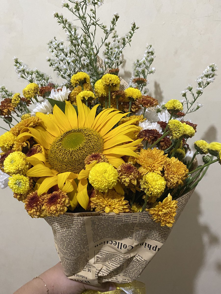 Blummarine's tweet photo. Terima kasih banyak sayangku cintaku… @angkasite 🌻💛 https://t.co/3Z1Q6eQ0k8