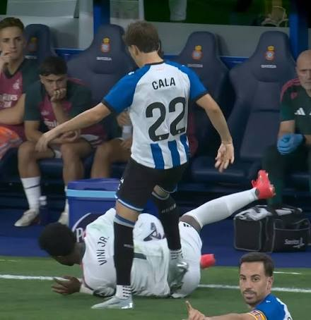 MadridSpot's tweet photo. La Liga:

🟨 Lamine Yamal: 1 every 3 fouls
🟨 Vinicius: 1 every 16 fouls
🟥 Lamine Yamal: 1 every 11 serious fouls
🟥 Vinicius: 1 every 68 serious fouls

UEFA:

🟨 Lamine: 1 every 3 fouls
🟨 Vinicius: 1 every 3 fouls

Pathetic Negreira league!!! 

[Source: https://t.co/nG6saqUD8d ]