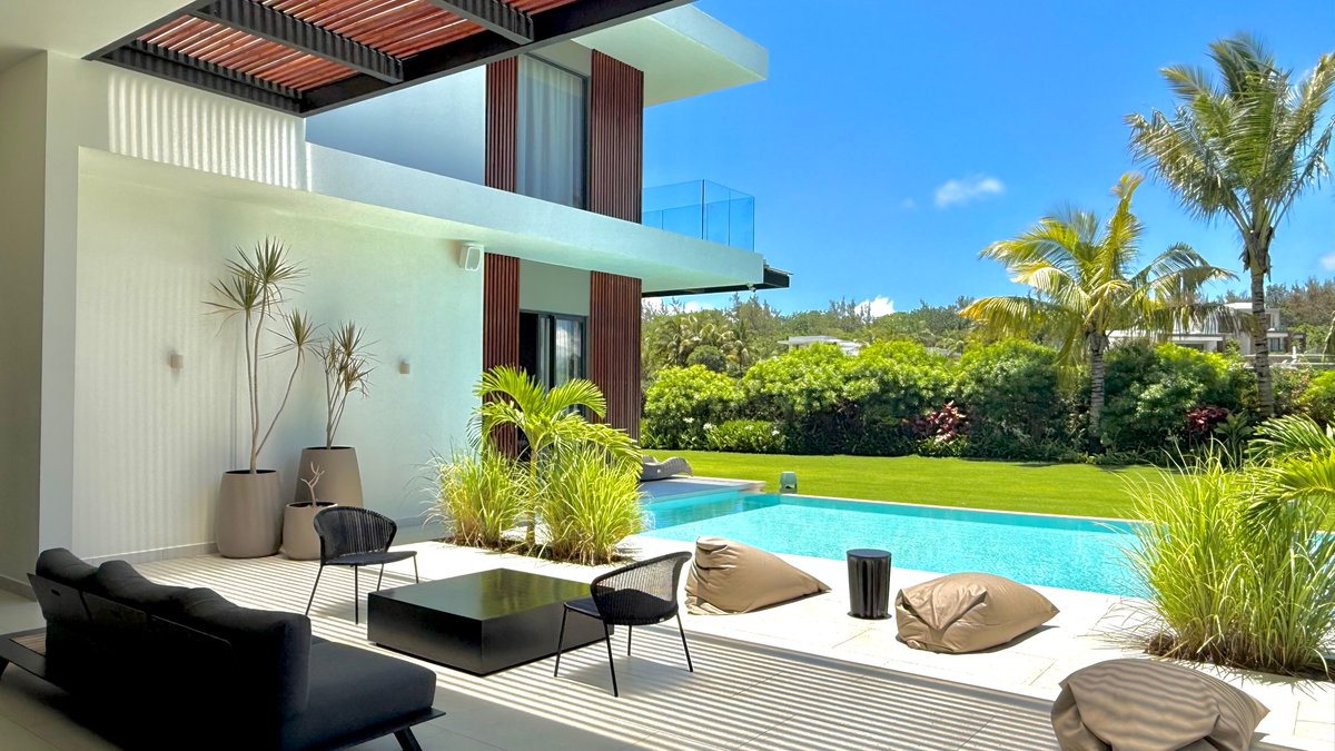 ChristiesHomes's tweet photo. Set between immaculate golf greens, a turquoise lagoon and lush tropical landscapes, this villa offers a refined take on island living in Mauritius. See more: https://t.co/sQoedRID0a

Listed by Philippe de Beer with Park Lane Properties Christie's International Real Estate https://t.co/fjwflB698u